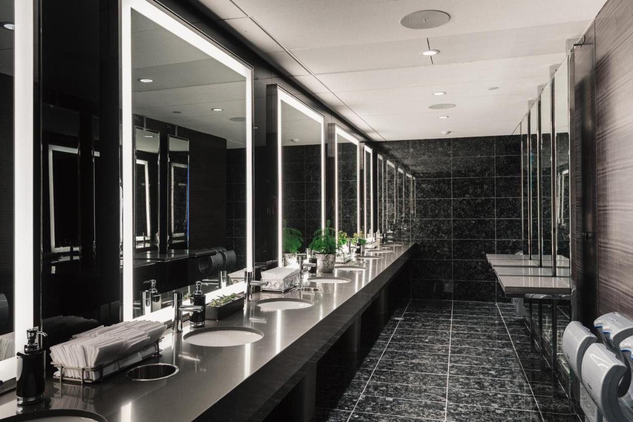 Paradox Vancouver Hotel Vancouver