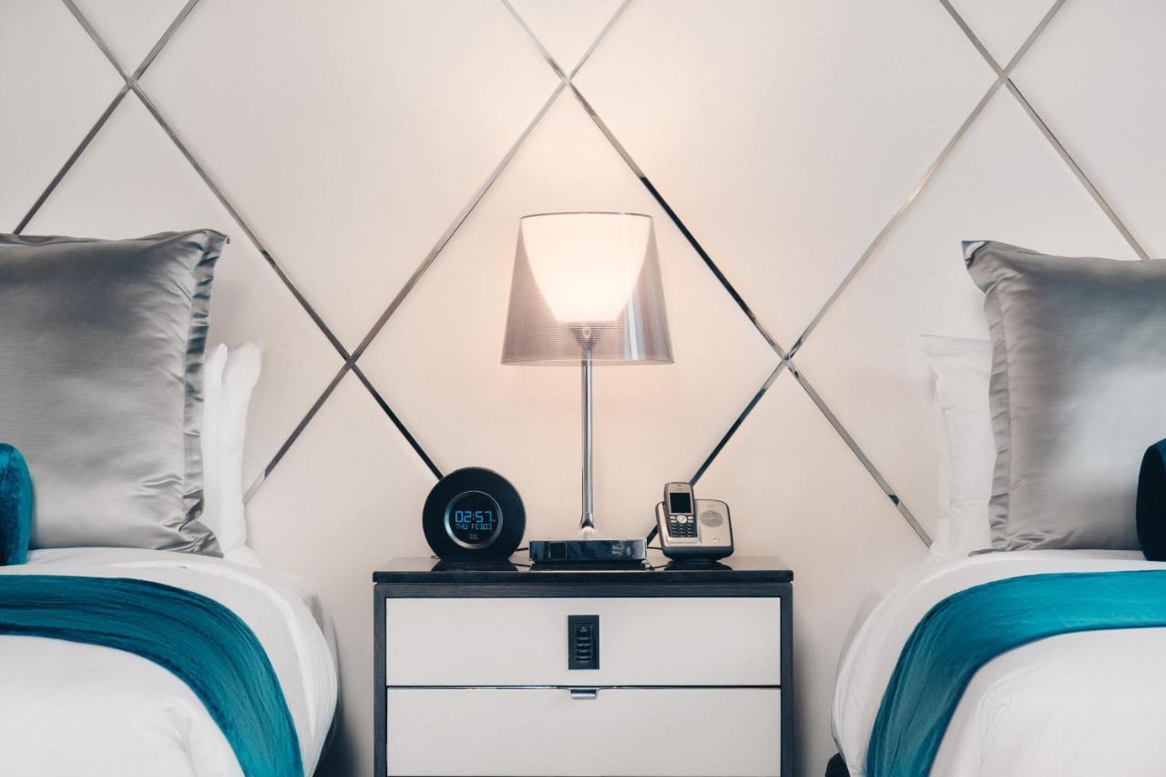 Paradox Vancouver Hotel 4*