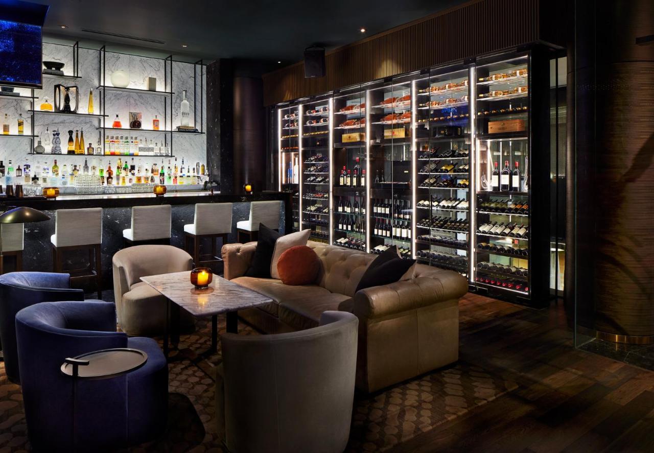 Paradox Vancouver Hotel 4*